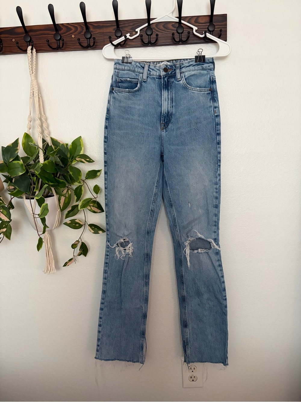 Zara High-Rise Distressed Women's Jeans - Light Blue